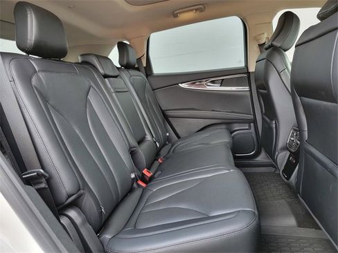 Certified 2022 Lincoln Nautilus Reserve image 23