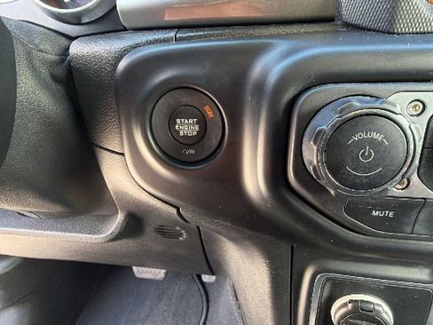 Used 2020 Jeep Wrangler Unlimited Sahara AWD/4WD image 17