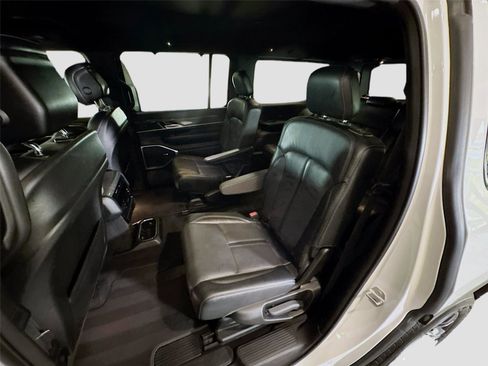 Used 2022 Jeep Wagoneer Series III w/ Convenience Group I AWD/4WD image 17