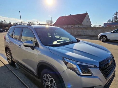 Used 2023 Subaru Forester Premium image 12