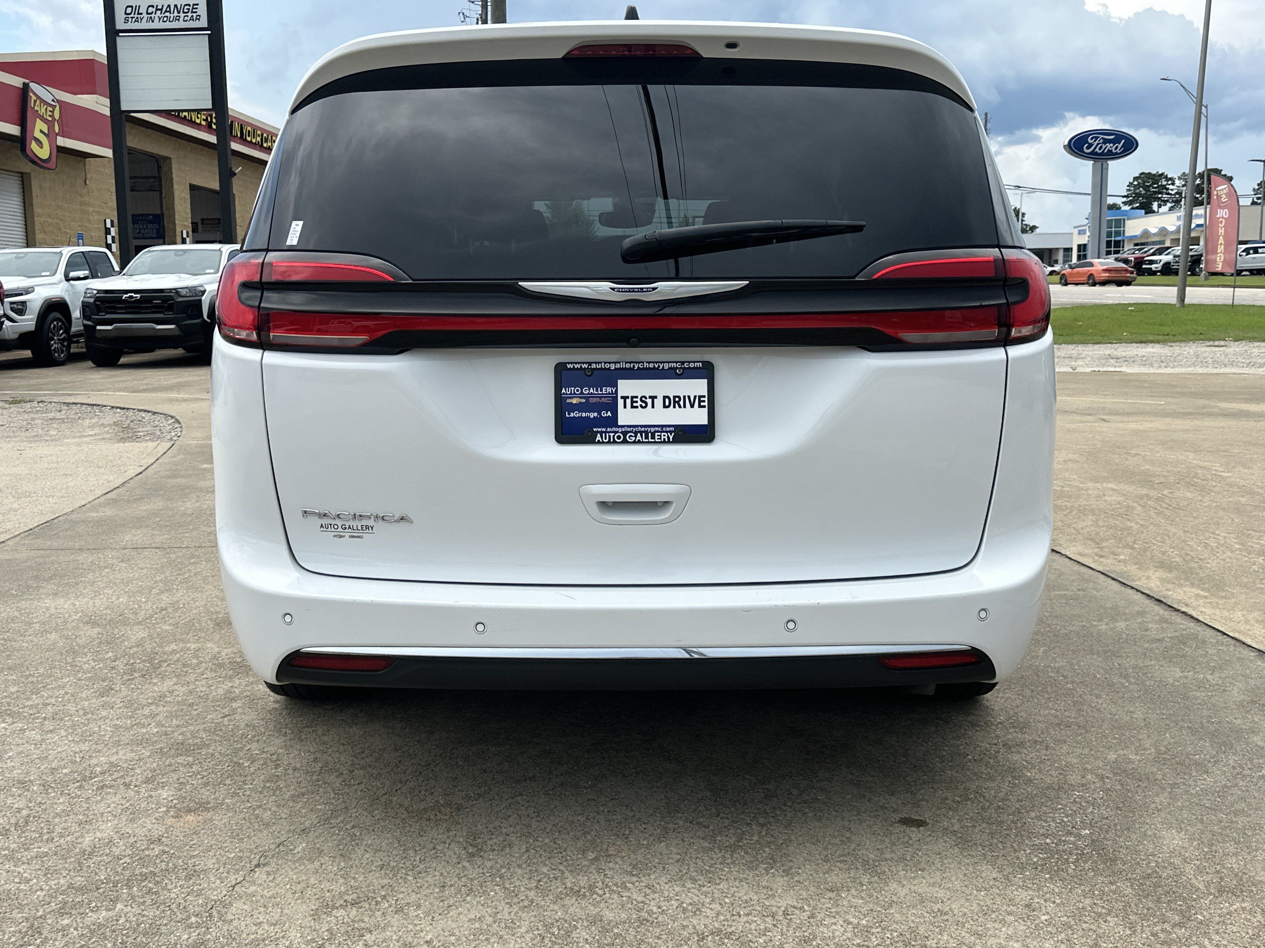 Used 2025 Chrysler Pacifica Select FWD image 7