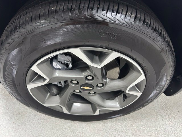 Used 2025 Chevrolet Trax LT w/ LT Convenience Package FWD image 9