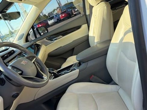 Used 2021 Cadillac XT6 Premium Luxury image 11