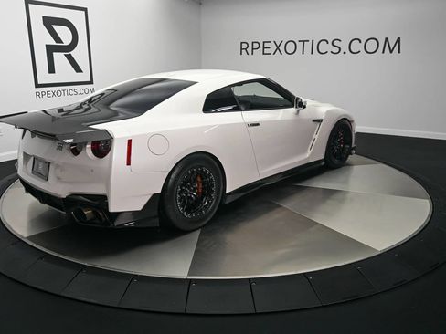 Used 2024 Nissan GT-R Premium w/ Premium Interior Package AWD/4WD image 9