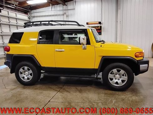 Used 2007 Toyota FJ Cruiser 4WD image 2