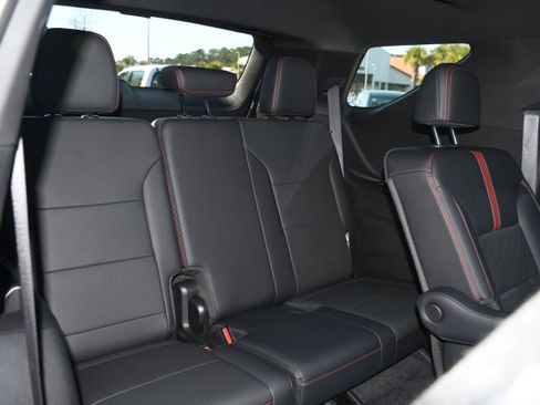 Used 2025 Chevrolet Traverse RS w/ LPO, Floor Liner Package image 21