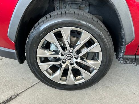 Used 2020 Toyota RAV4 XLE Premium image 24