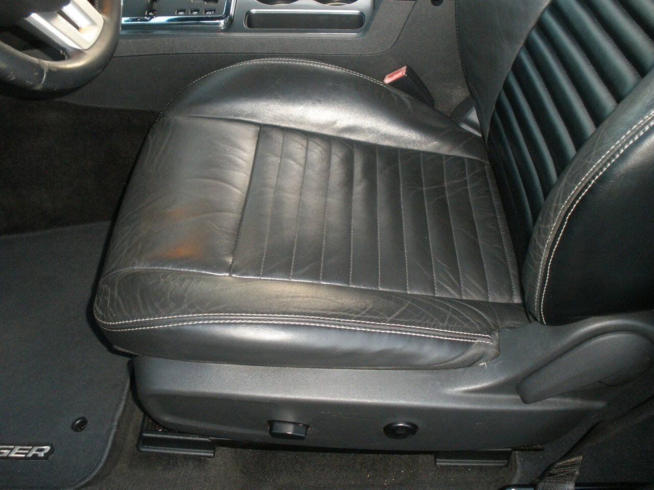 Used 2012 Dodge Challenger SXT Plus RWD image 24