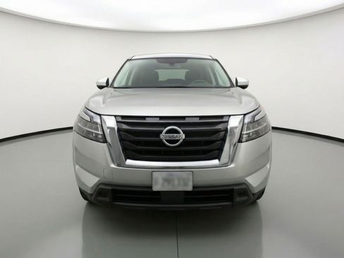 Used 2025 Nissan Pathfinder SV image 2