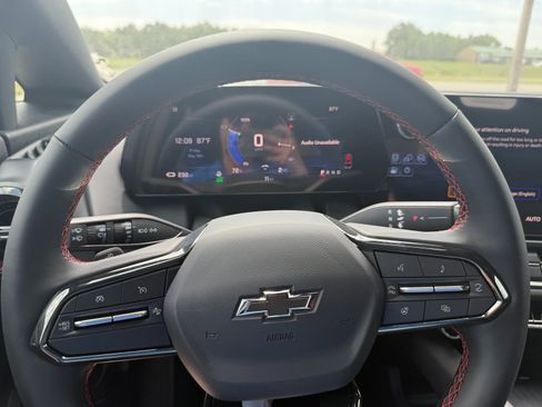 New 2025 Chevrolet Equinox EV RS image 18