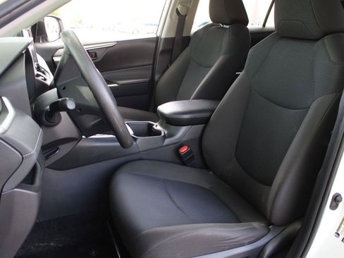 Used 2025 Toyota RAV4 LE AWD/4WD image 15