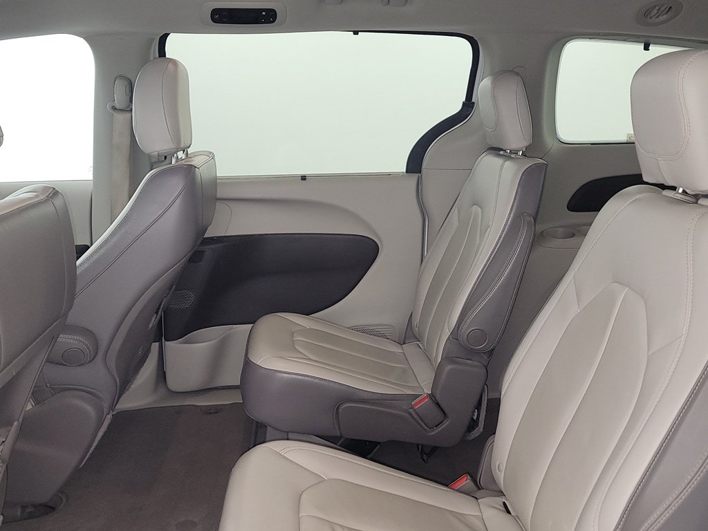 Used 2017 Chrysler Pacifica Touring-L FWD image 13