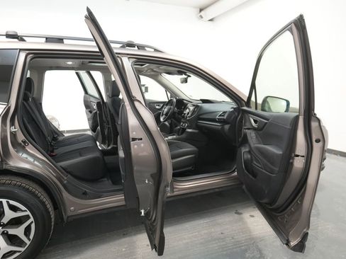 Used 2023 Subaru Forester Premium image 28