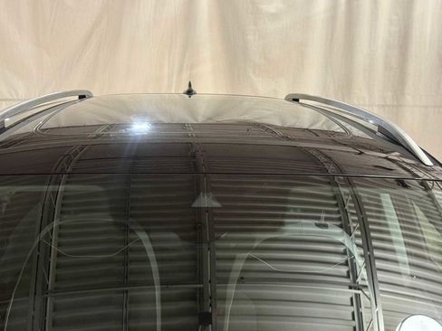 Certified 2025 Volkswagen Taos SE w/ Panoramic Sunroof Package image 14