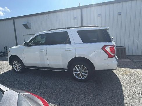 Used 2020 Ford Expedition XLT w/ Equipment Group 202A AWD/4WD image 2