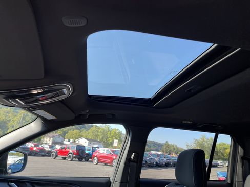 New 2025 Jeep Grand Cherokee Laredo X image 6