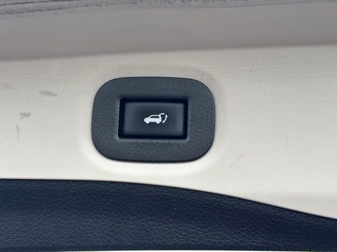 Used 2017 Nissan Rogue SV w/ SV Premium Package image 21