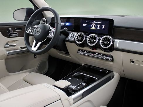 Used 2023 Mercedes-Benz GLB 250 image 18