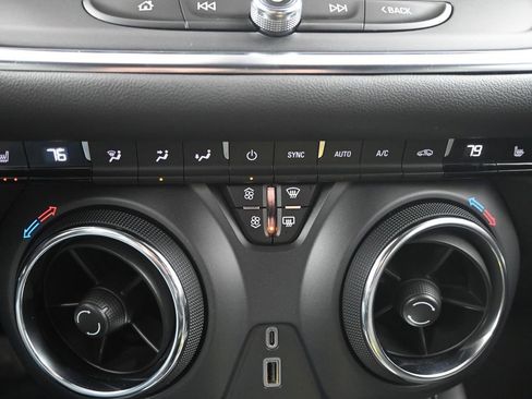 Used 2024 Chevrolet Blazer LT image 21