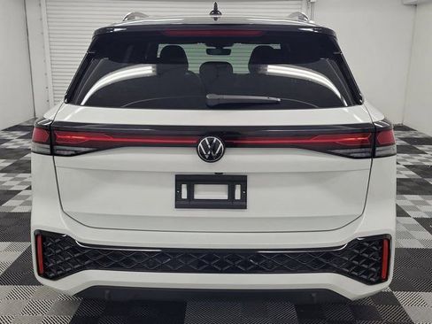 Used 2025 Volkswagen Tiguan SE R-Line FWD image 5