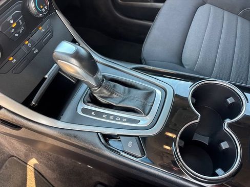 Used 2017 Ford Edge SE AWD/4WD image 25