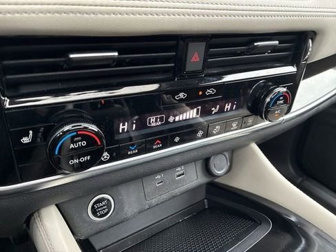 Used 2023 Nissan Rogue SL w/ SL Premium Package image 31