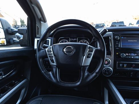 Used 2018 Nissan Titan PRO-4X image 31