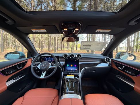 New 2026 Mercedes-Benz GLC 300 image 2