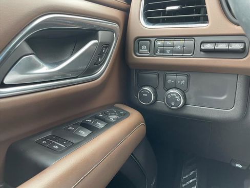 Used 2023 Chevrolet Suburban High Country image 16