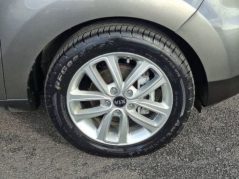 Certified 2019 Kia Soul + w/ Primo Package image 11