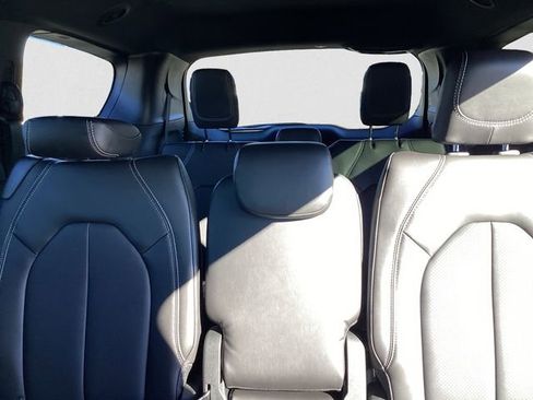 New 2026 Chrysler Pacifica Select image 14