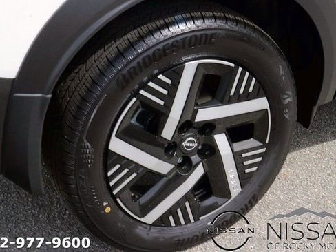 New 2025 Nissan Kicks SV w/ Charging Package FWD image 7