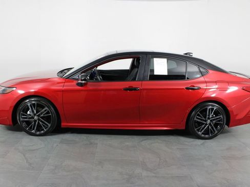 Used 2025 Toyota Camry XSE FWD image 11