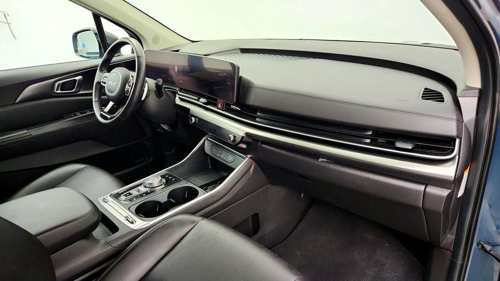 Used 2025 Kia Carnival SX FWD image 28