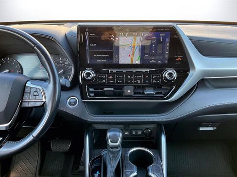 Used 2021 Toyota Highlander Platinum image 11