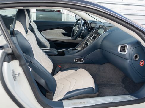Used 2019 Aston Martin DBS Superleggera image 28