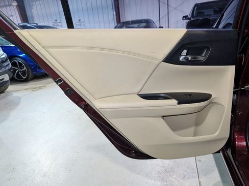 Used 2014 Honda Accord EX image 16