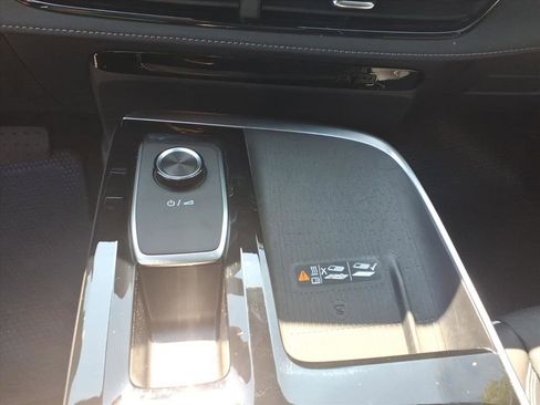 Used 2025 Buick Enclave Preferred w/ Power Package image 11