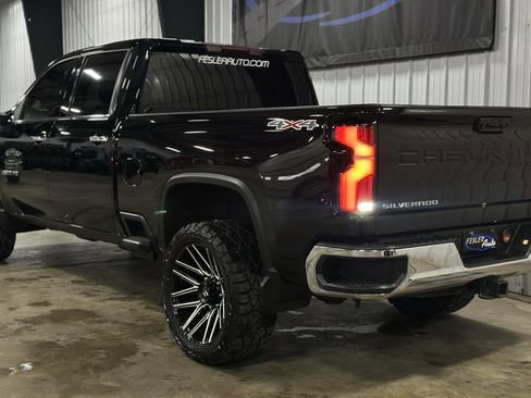 Used 2024 Chevrolet Silverado 2500 LTZ w/ LTZ Convenience Package image 26