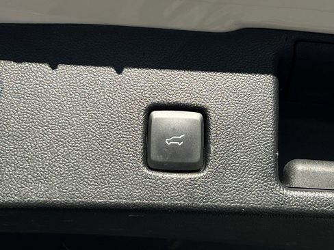 Used 2020 Ford Escape SE Sport image 17