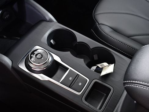 New 2025 Ford Escape SE w/ PHEV Premium Package FWD image 30