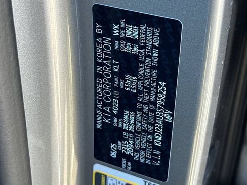 Certified 2025 Kia Soul LX w/ LX Technology Package FWD image 35