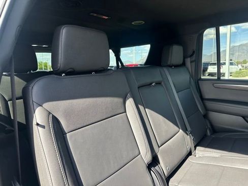 Certified 2025 Chevrolet Suburban Z71 AWD/4WD image 15