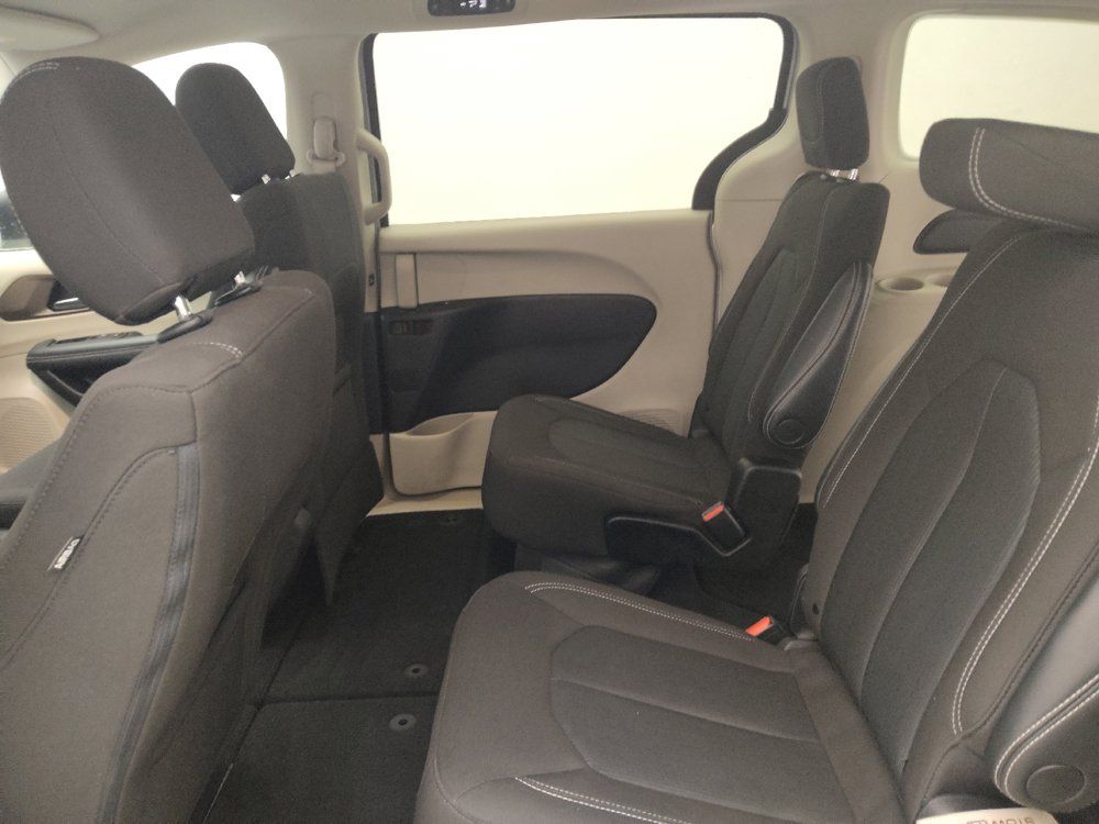 Used 2023 Chrysler Voyager LX FWD image 18