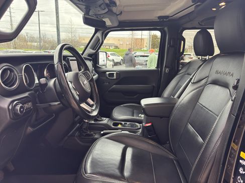 Used 2020 Jeep Wrangler Unlimited Sahara image 9