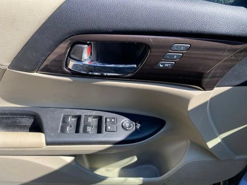 Used 2017 Honda Accord Touring image 11
