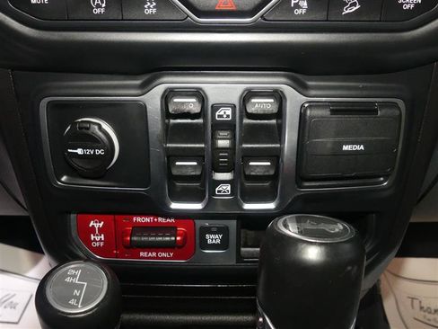 Used 2018 Jeep Wrangler Unlimited Rubicon w/ Dual Top Group AWD/4WD image 35
