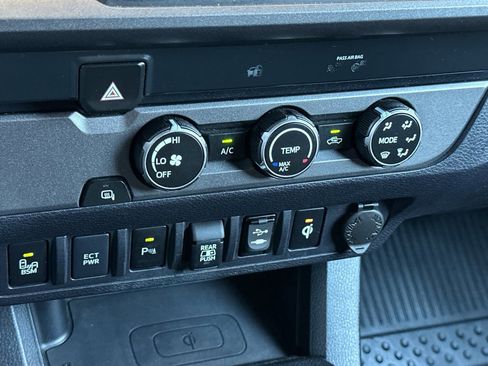 Used 2019 Toyota Tacoma TRD Sport w/ Exterior Package RWD image 19