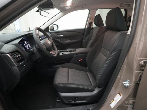 Certified 2025 Nissan Rogue SV image 7