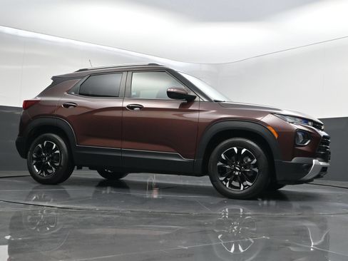 Certified 2023 Chevrolet TrailBlazer LT FWD image 41